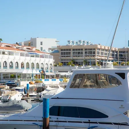 Coqueto En El Puerto Deportivo De Radazul